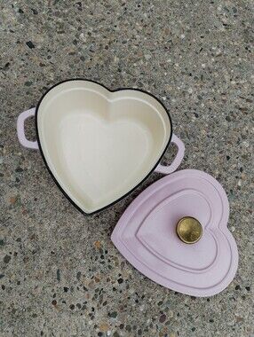 Smith & Clark IronWorks 3QT Enameled Cast Iron Dutch Oven Pink Heart Gold
